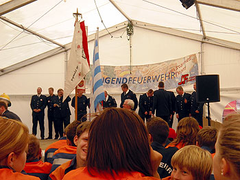 Eröffnungsfeier des 9. Hamburger Landeszeltlager durch den Landesjugendfeuerwehrwart Uwe von Appen.
