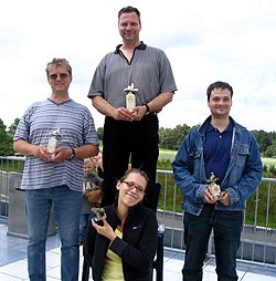 Alle vier Gewinner: 1. Michael, 2. Andreas, 3. Guido; Schneckenpokal: Katharina.