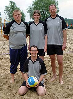 Das Beachvolleyball Team der FF Öjendorf (Jan P., Sonja, Jan W. und Lars).